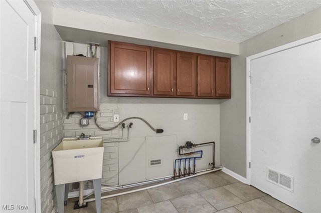 640 E 261st Street, Euclid, OH 44132