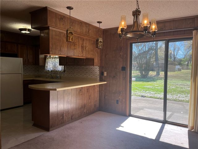 2607 W E Street, Russellville, AR 72801