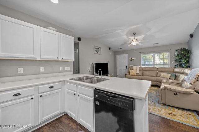 8593 Heirloom Drive NE, Leland, NC 28451