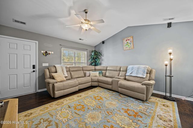 8593 Heirloom Drive NE, Leland, NC 28451