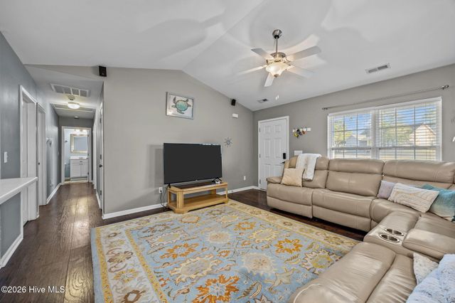 8593 Heirloom Drive NE, Leland, NC 28451