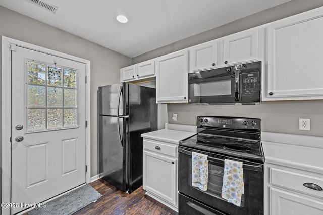 8593 Heirloom Drive NE, Leland, NC 28451