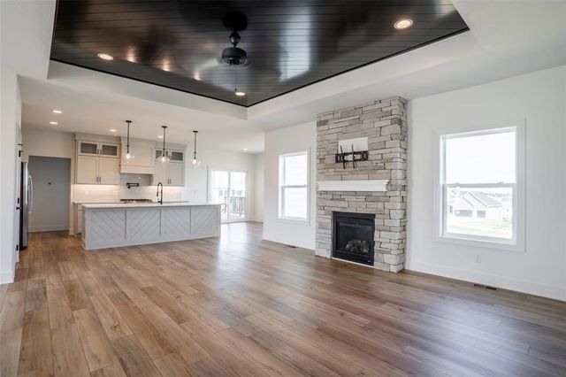 3963 Westgate Parkway, Clive, IA 50325