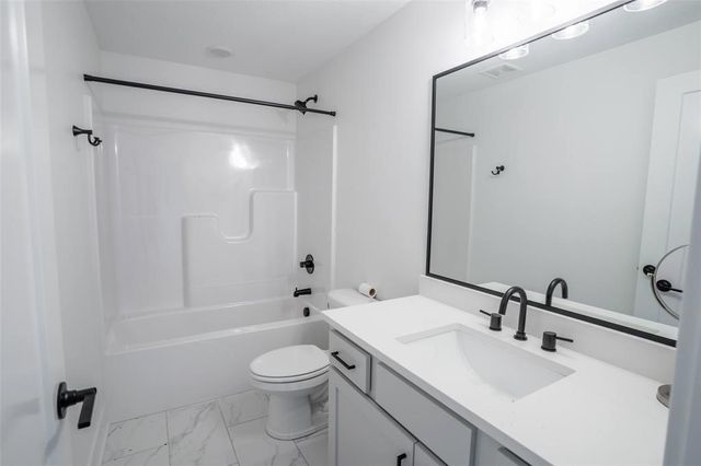 3963 Westgate Parkway, Clive, IA 50325