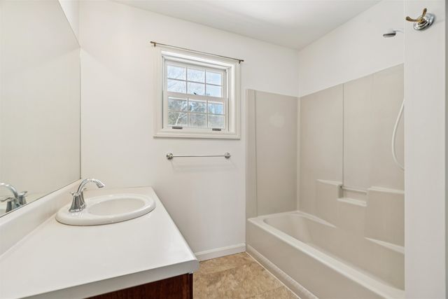 192 Cross Street, Hartford, VT 05001