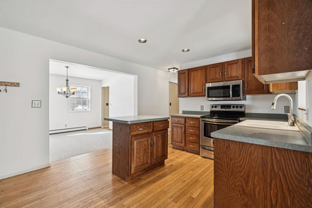 192 Cross Street, Hartford, VT 05001