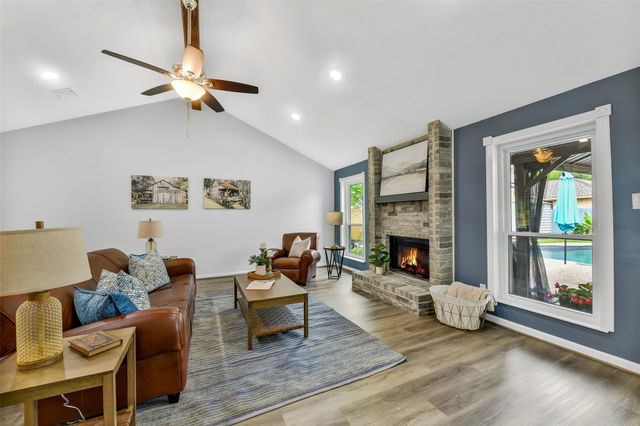 217 Old Oaks Street, League City, TX 77573