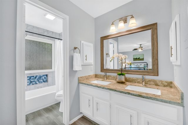 217 Old Oaks Street, League City, TX 77573