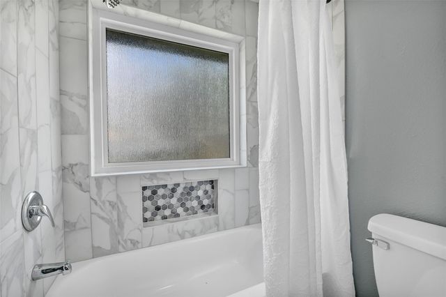 217 Old Oaks Street, League City, TX 77573