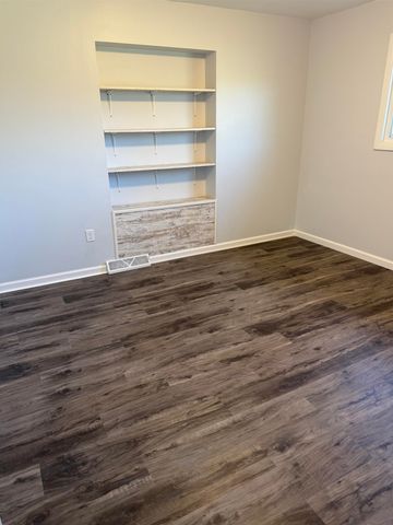 5412 E Stanley Road, Flint, MI 48506