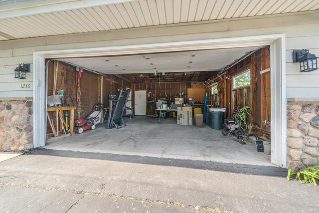 1230 COUNTY RD II, Neenah, WI 54956