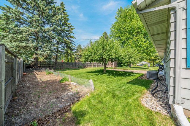 1230 COUNTY RD II, Neenah, WI 54956