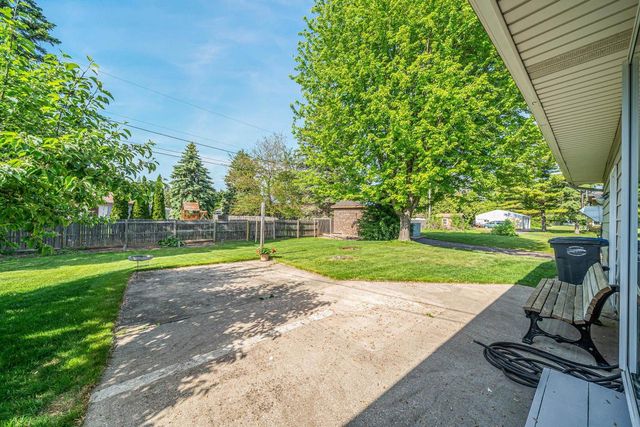 1230 COUNTY RD II, Neenah, WI 54956