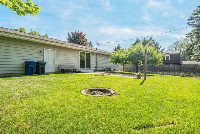 1230 COUNTY RD II, Neenah, WI 54956