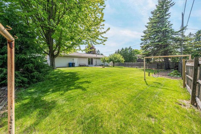 1230 COUNTY RD II, Neenah, WI 54956