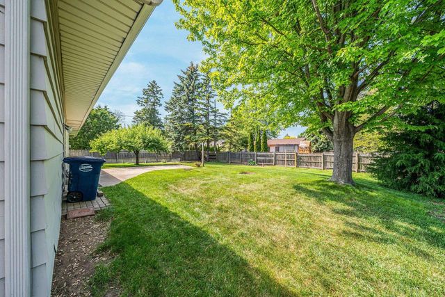1230 COUNTY RD II, Neenah, WI 54956