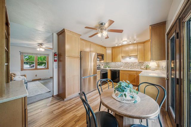 1230 COUNTY RD II, Neenah, WI 54956