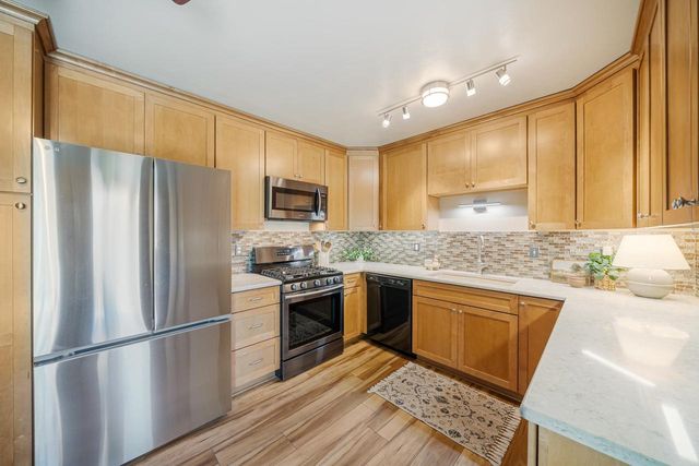 1230 COUNTY RD II, Neenah, WI 54956