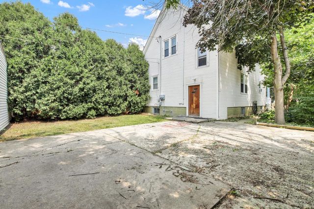 2947 N Newhall STREET, Milwaukee, WI 53211