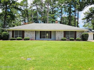 126 Waywood Drive, Jackson, MS 39212
