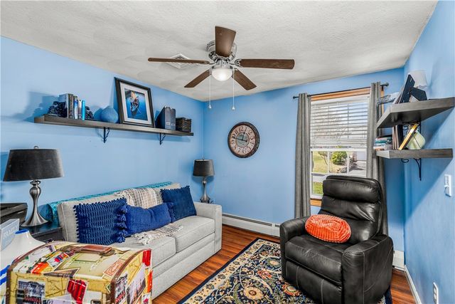 1 Saint Anna Avenue, Bristol, RI 02809