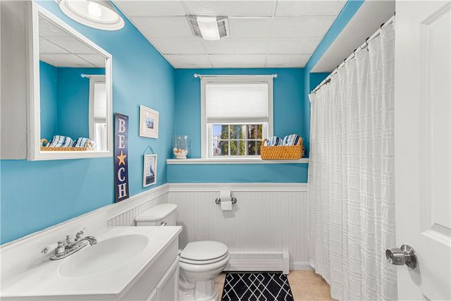 1 Saint Anna Avenue, Bristol, RI 02809