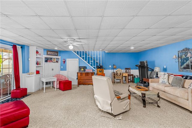 1 Saint Anna Avenue, Bristol, RI 02809