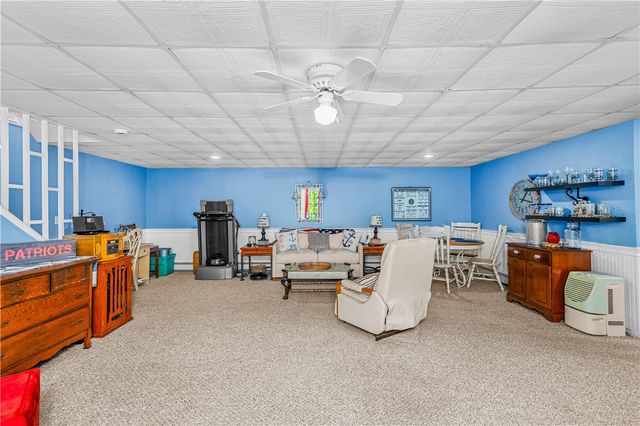 1 Saint Anna Avenue, Bristol, RI 02809