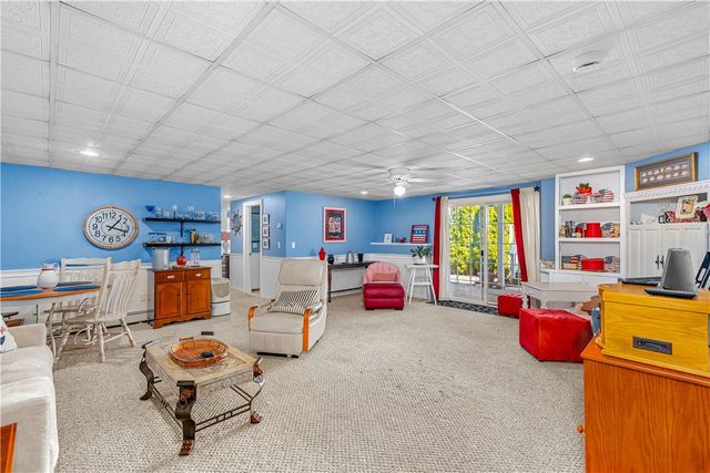 1 Saint Anna Avenue, Bristol, RI 02809