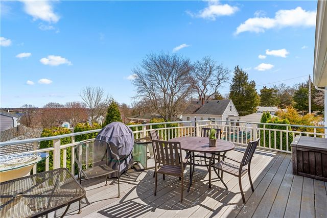 1 Saint Anna Avenue, Bristol, RI 02809