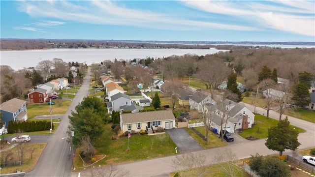 1 Saint Anna Avenue, Bristol, RI 02809