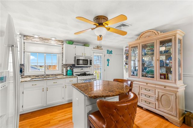 1 Saint Anna Avenue, Bristol, RI 02809