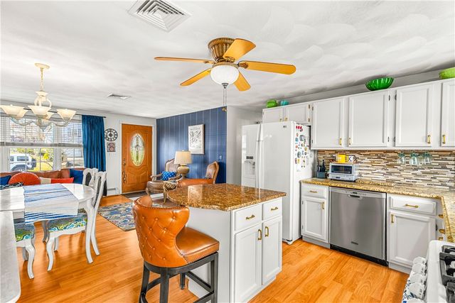 1 Saint Anna Avenue, Bristol, RI 02809