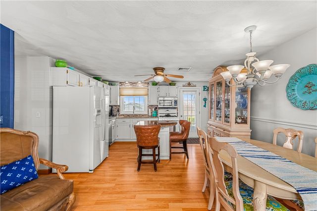 1 Saint Anna Avenue, Bristol, RI 02809