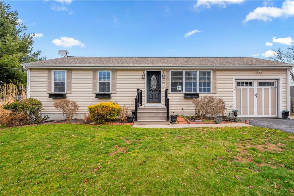 1 Saint Anna Avenue, Bristol, RI 02809