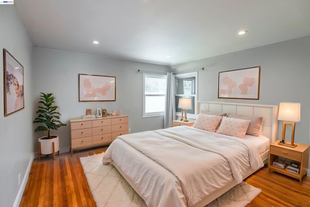 21835 Redwood Rd, Castro Valley, CA 94546