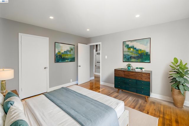 21835 Redwood Rd, Castro Valley, CA 94546