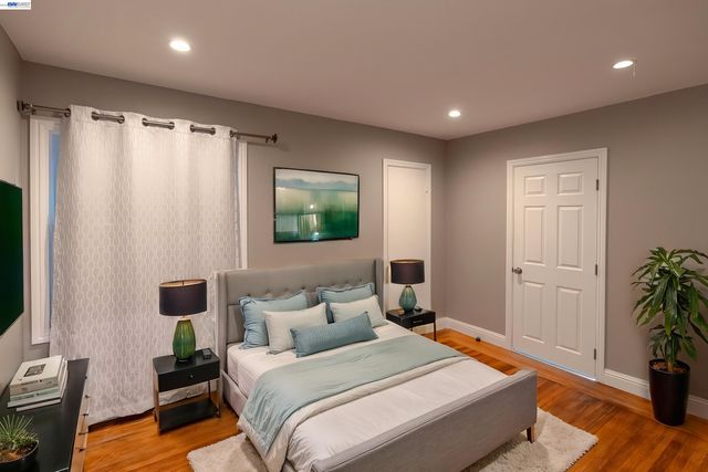 21835 Redwood Rd, Castro Valley, CA 94546