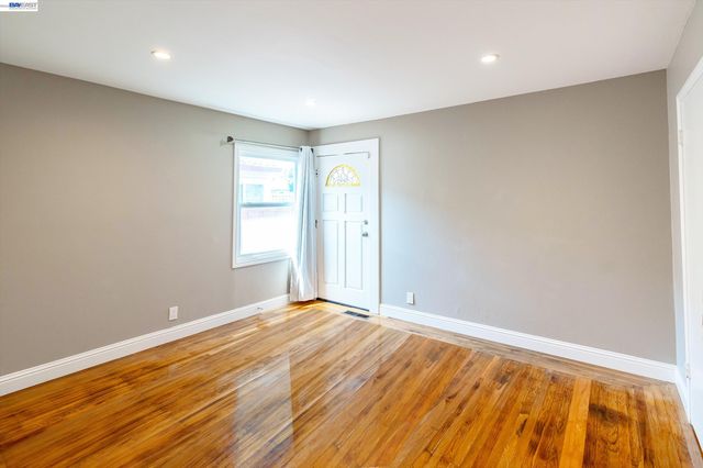 21835 Redwood Rd, Castro Valley, CA 94546