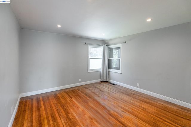 21835 Redwood Rd, Castro Valley, CA 94546