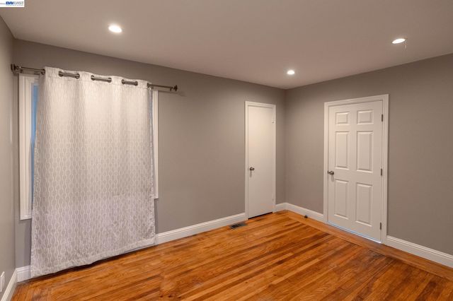 21835 Redwood Rd, Castro Valley, CA 94546