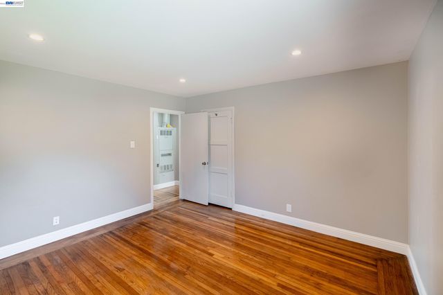 21835 Redwood Rd, Castro Valley, CA 94546