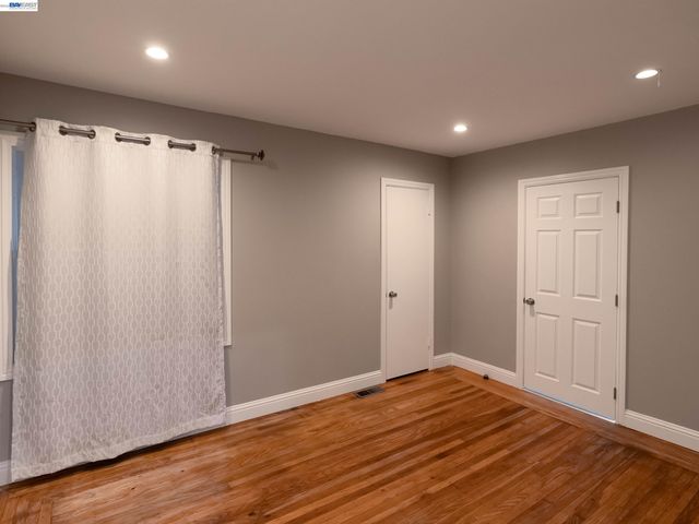 21835 Redwood Rd, Castro Valley, CA 94546