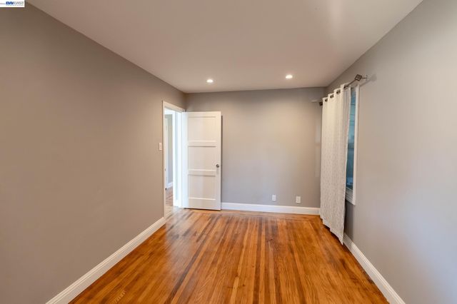 21835 Redwood Rd, Castro Valley, CA 94546