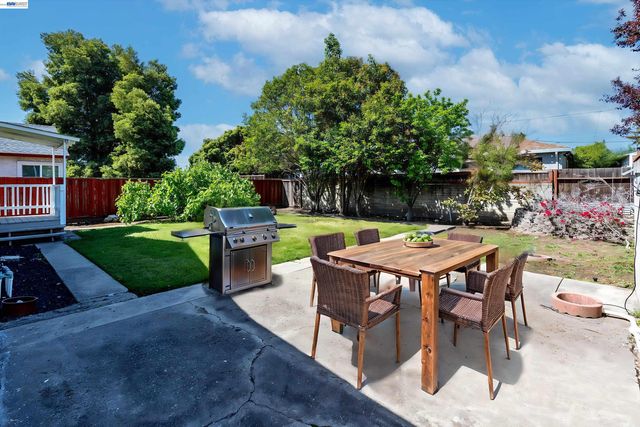 21835 Redwood Rd, Castro Valley, CA 94546
