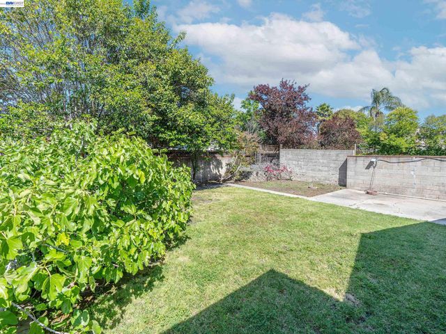 21835 Redwood Rd, Castro Valley, CA 94546