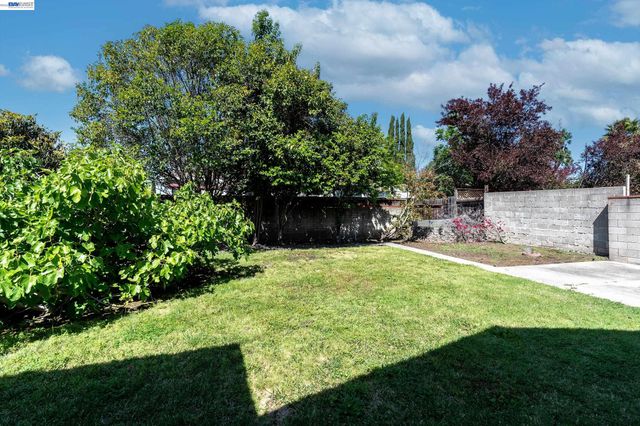 21835 Redwood Rd, Castro Valley, CA 94546