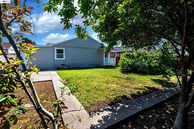 21835 Redwood Rd, Castro Valley, CA 94546