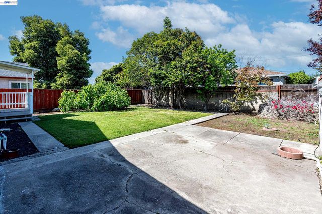 21835 Redwood Rd, Castro Valley, CA 94546