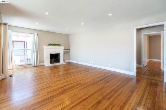 21835 Redwood Rd, Castro Valley, CA 94546